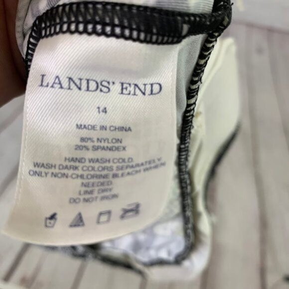 LANDS' END BLACK & WHITE FLOWER PRINT PADDED CUP SWIM TANKINI TOP - 14 - Picture 5 of 5